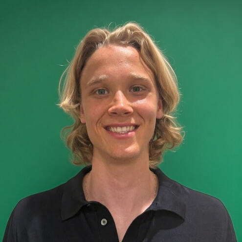 Birk er partner og ansvarlig for operations og compliance. Med en baggrund i udvikling arbejder han med at opbygge systemer og sikre en effektiv drift.